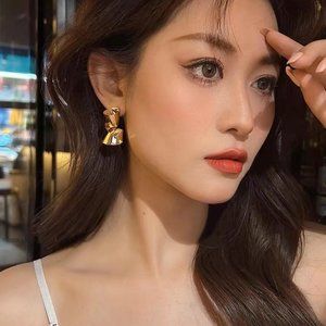 Exaggerated niche design gold earrings